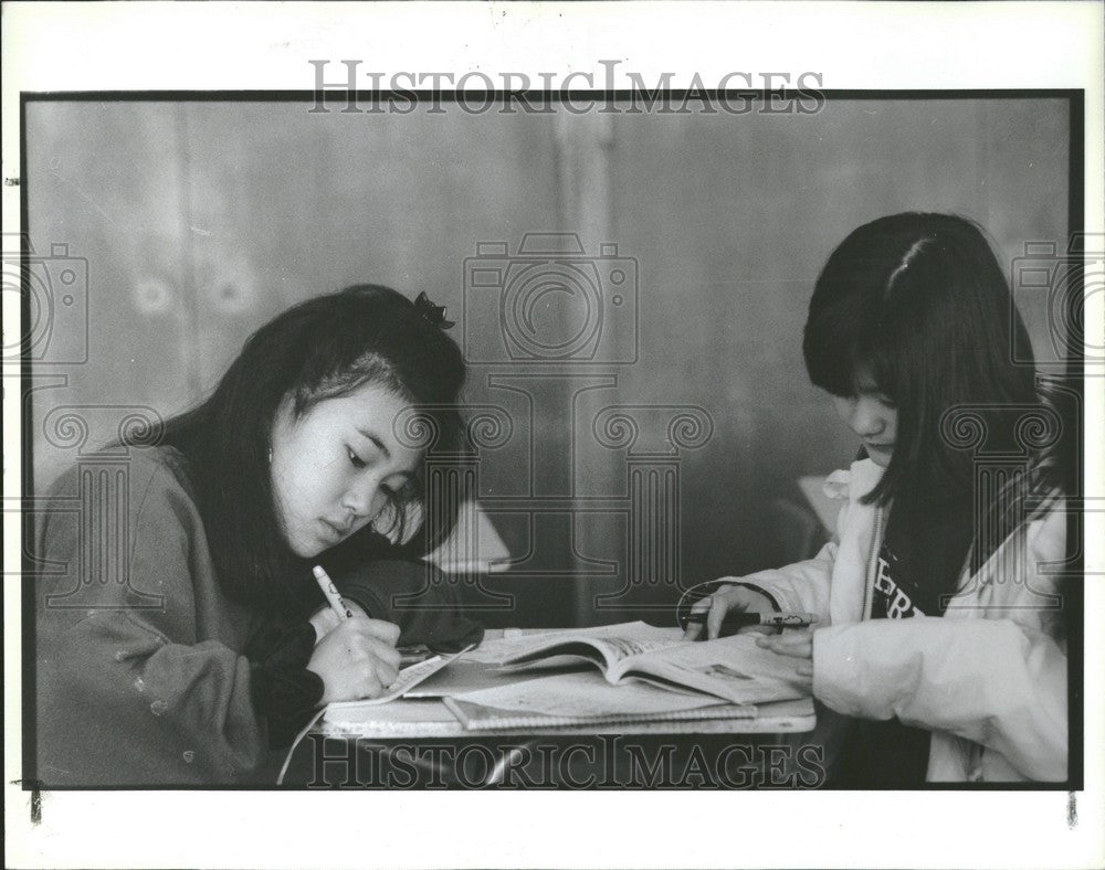 1991 Press Photo Noriko Taniguchi and Michiko Watanabe - Historic Images