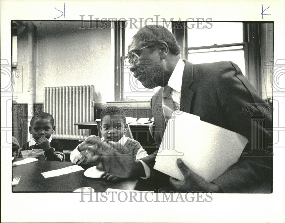 1987 Press Photo Rev. Frederick Sampson - Historic Images