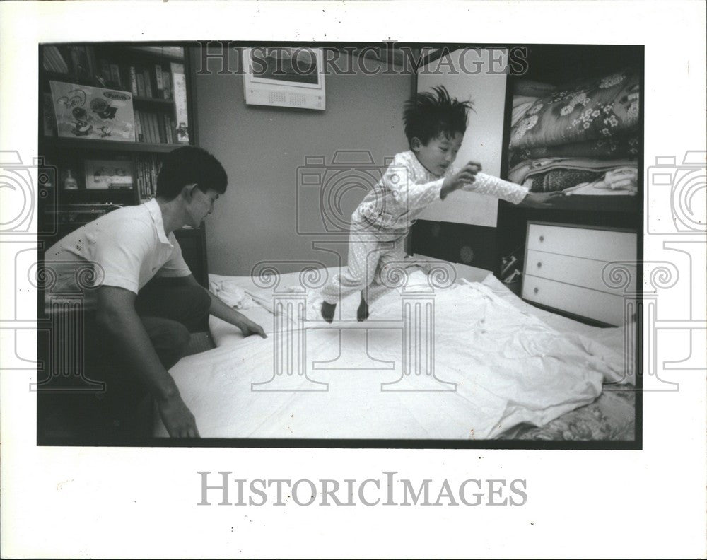 1991 Press Photo Daisuke Idenawa Yousuke Bedtime Futons - Historic Images