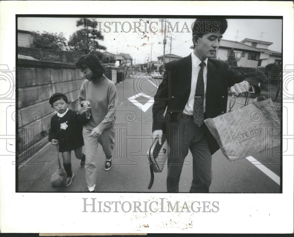 1991 Press Photo Daisuke Idenawa and family - Historic Images