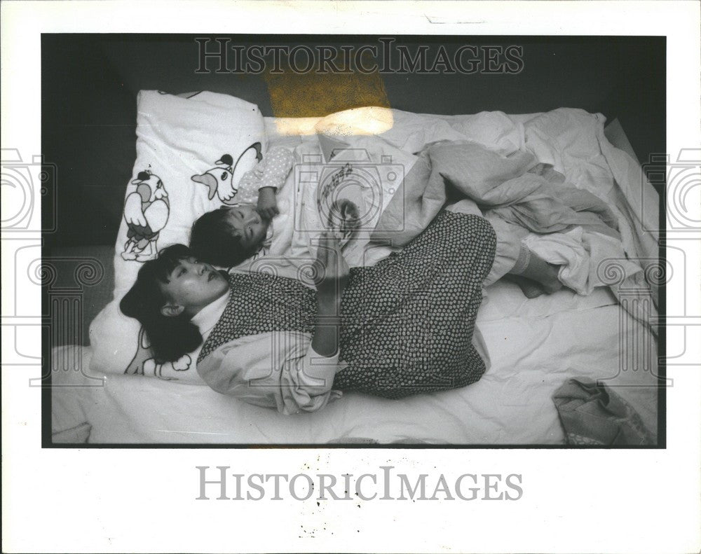 1991 Press Photo Atsuko Idenauoa Yousuke Japan Futons - Historic Images