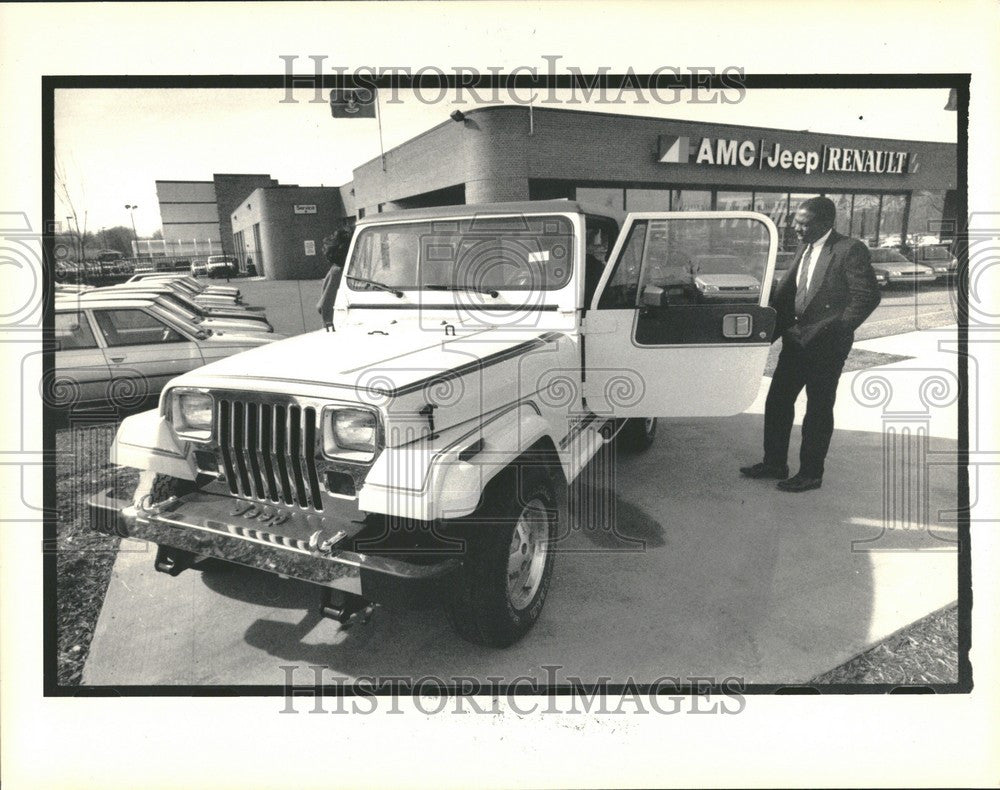 1987 Press Photo Jim Lee Maryann Summers AMC Renault - Historic Images