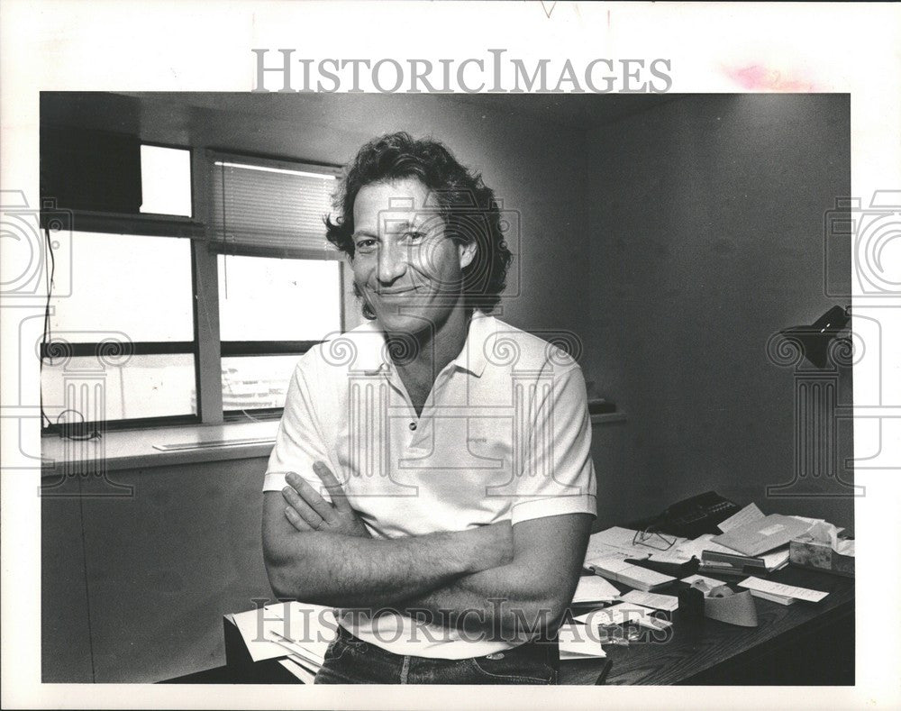 1988 Press Photo Bruce Paltrow director producer - Historic Images