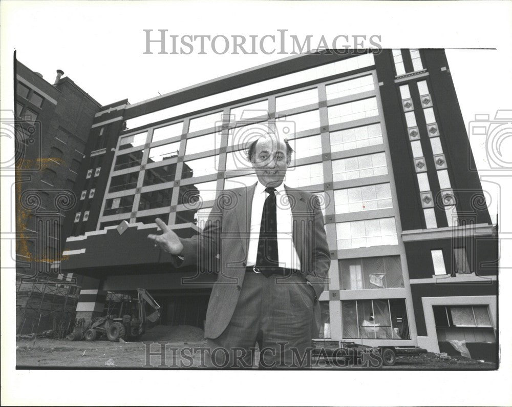 1992 Press Photo Jim Papas, Antheneum Suite - Historic Images