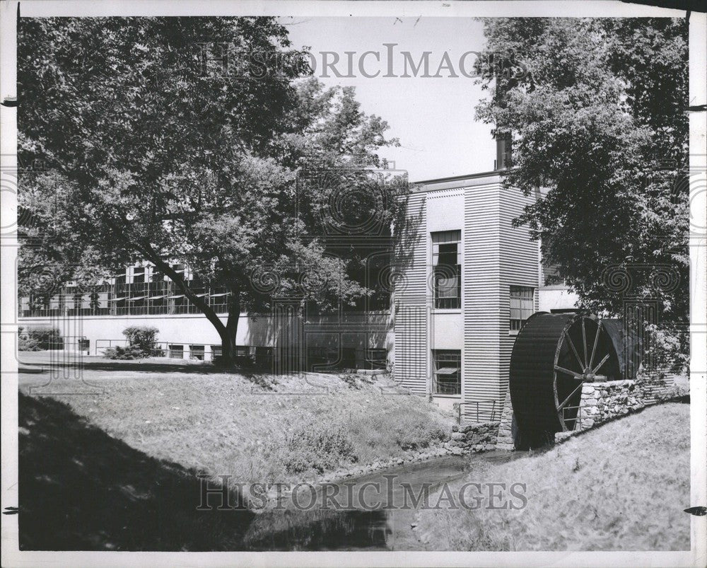 1952 Press Photo Water wheel at Ford valve plant - Historic Images