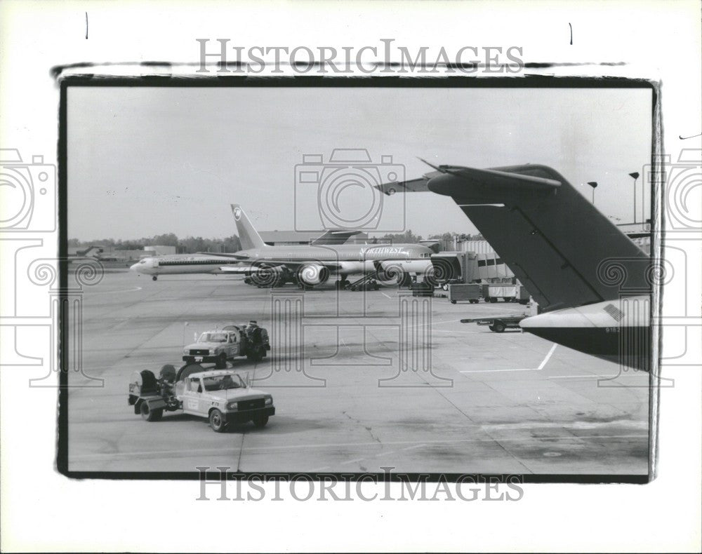 1990 Press Photo Detroit Metropolitan Airport planes - Historic Images