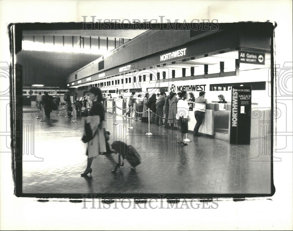 1988 Press Photo METRO AIRPORT NORTHWEST AIRLINES - Historic Images