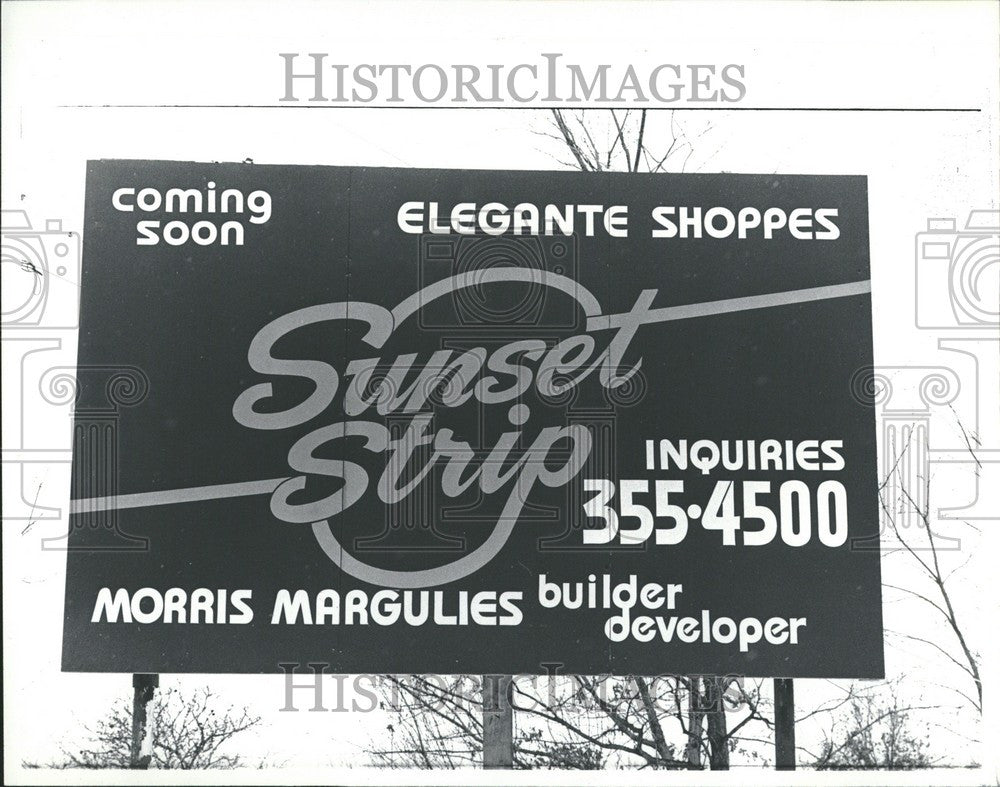 1983 Press Photo SIGN BOARD ON HIGHWAY - Historic Images