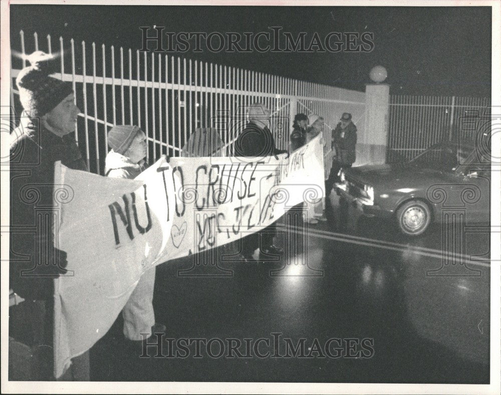 1984 Press Photo Protest at Williams International Corp - Historic Images