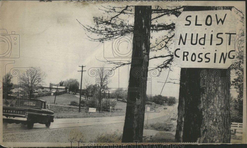 1970 Press Photo Bare Crossing Drivers M-24 Metamora - Historic Images