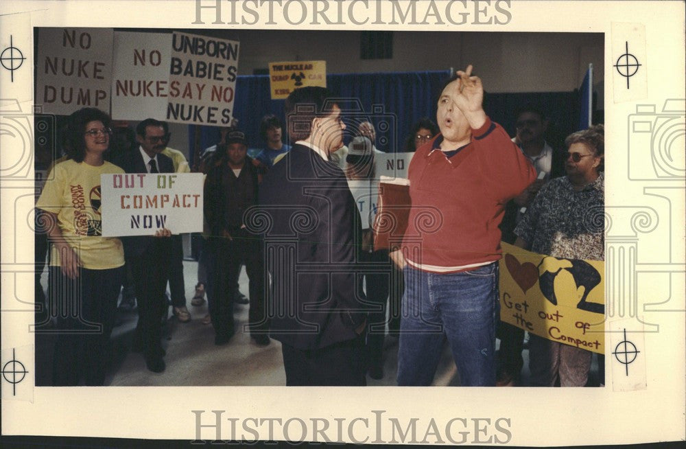 1989 Press Photo Nuclear Waste Protest - Historic Images