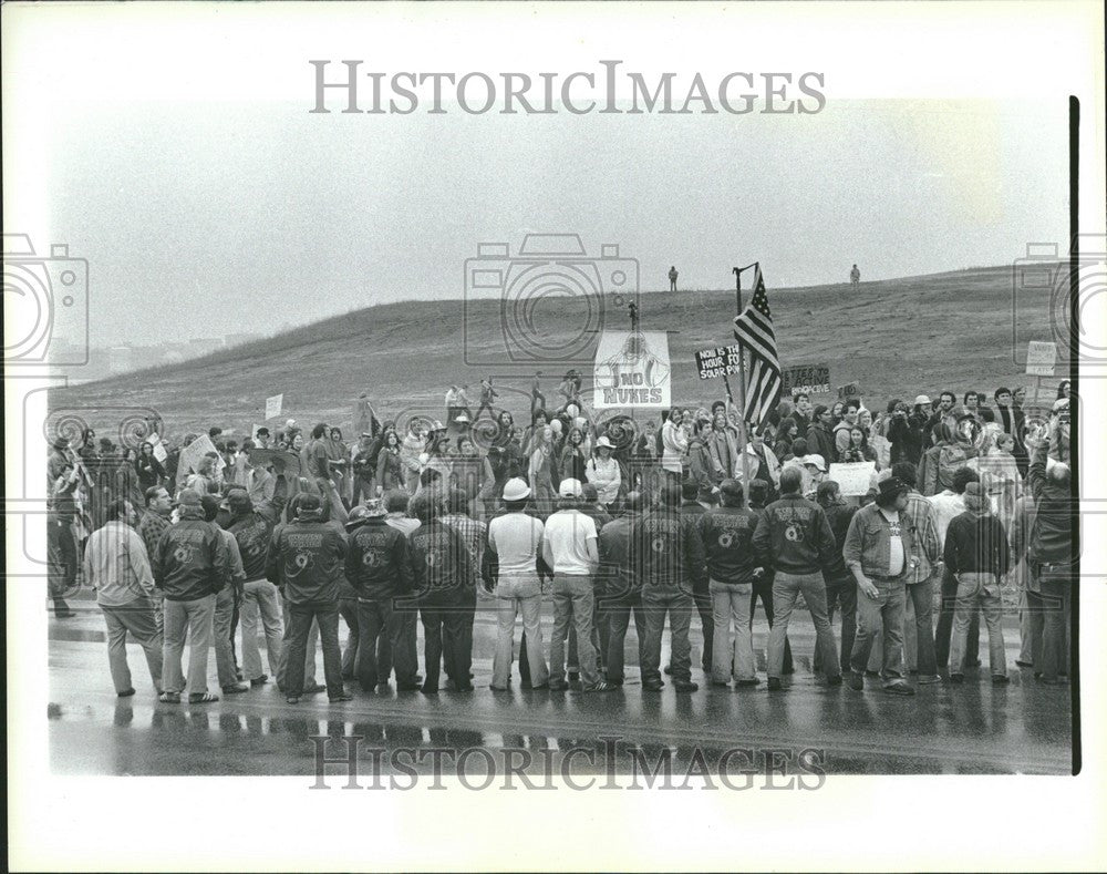 Press Photo ANTINUCLEAR MOVEMENTS - Historic Images