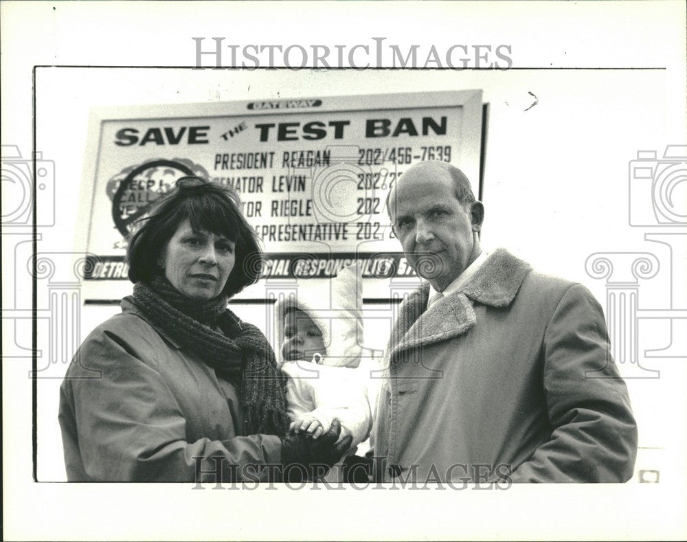 1987 Press Photo NUCLEAR WEAPONS DEMONSTRATION PROTEST - Historic Images