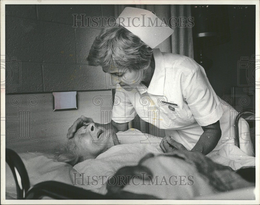 1975 Press Photo Emilie Leithausr  head nurse - Historic Images