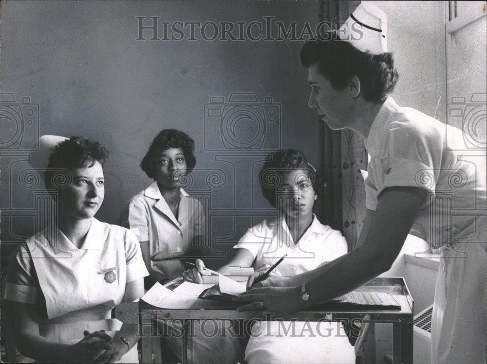 1955 Press Photo Nurse healthcare professional - Historic Images