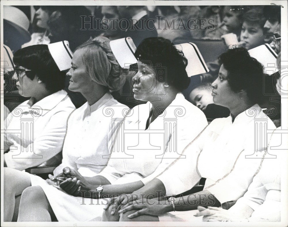 1976 Press Photo Nurse Healthcare Professional - Historic Images