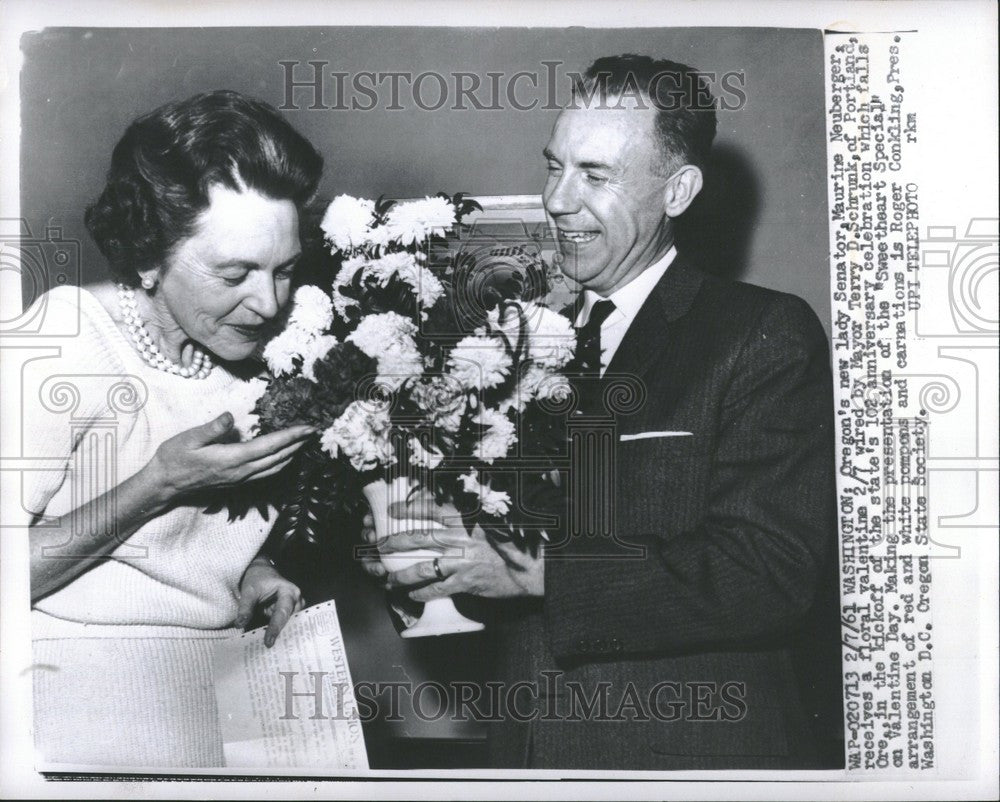 1961 Press Photo Senator Maurine Brown Neuberger Oregon - Historic Images