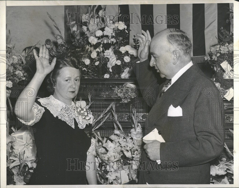 1931 Press Photo Lila Neursfelt sworn in clerk judge - Historic Images