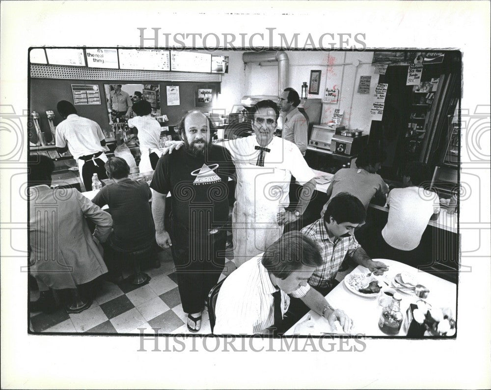 1980 Press Photo Nick Lekas Jerry Zipser Owner Drive-In - Historic Images