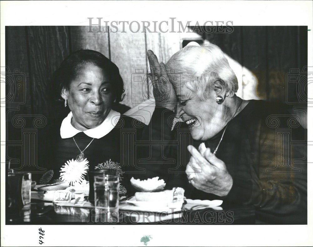 1991 Press Photo Foster Evans prayer group friends - Historic Images