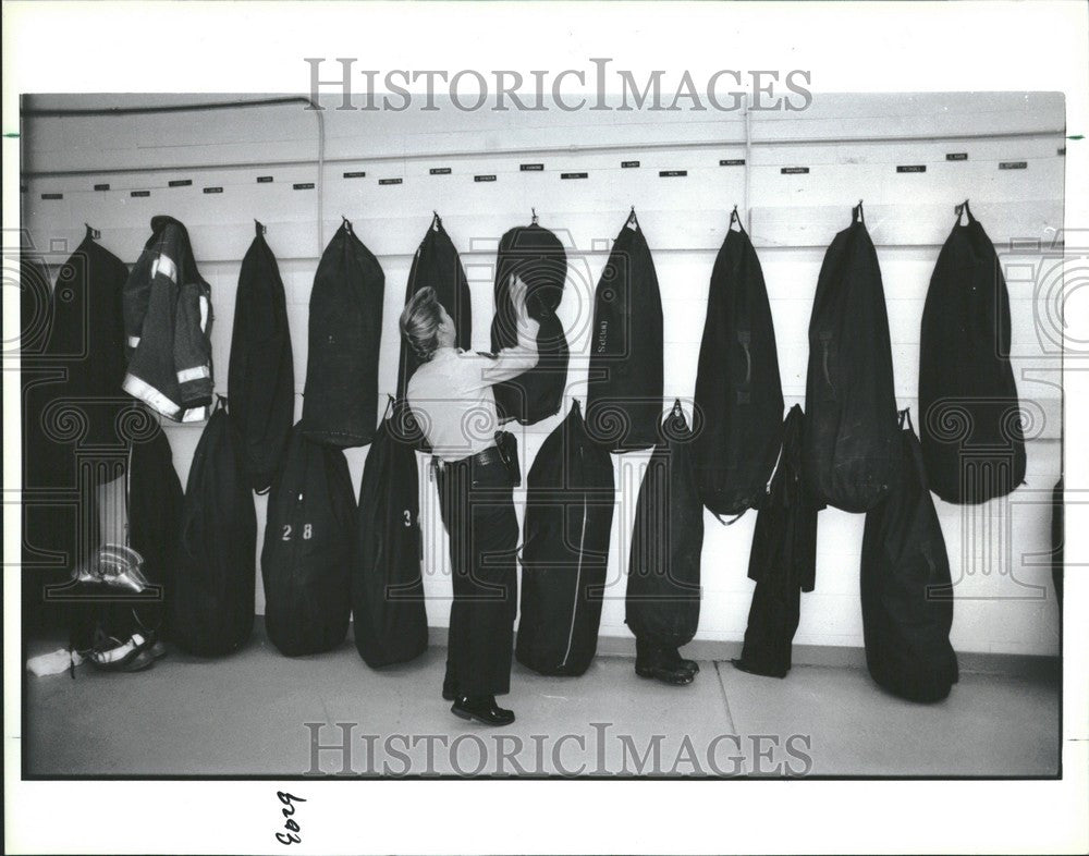 1991 Press Photo Oak Park Officer Tracee Guibord - Historic Images