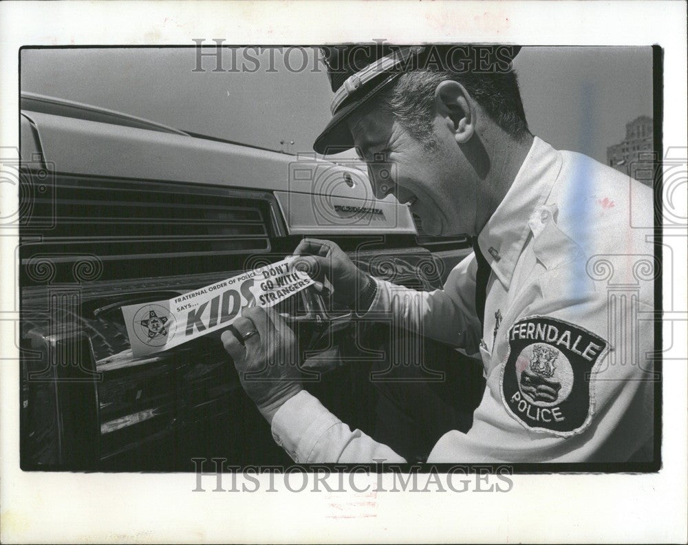 1977 Press Photo JACK BROWN BUMPER STICKER - Historic Images