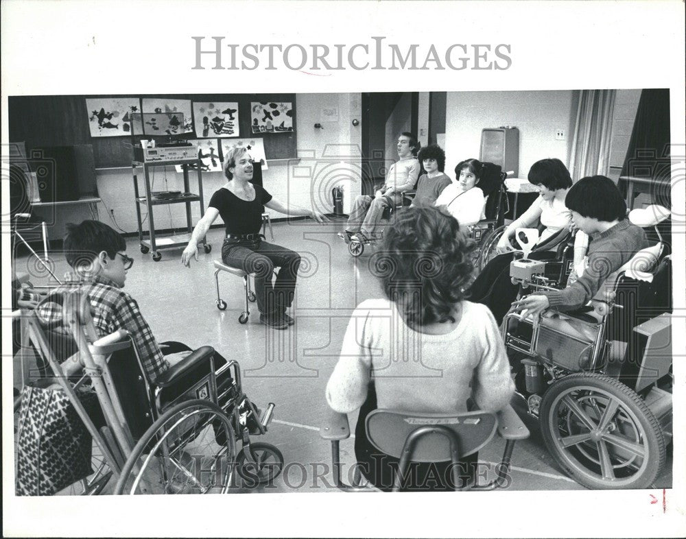 1982 Press Photo Oakland Training Institute dance - Historic Images