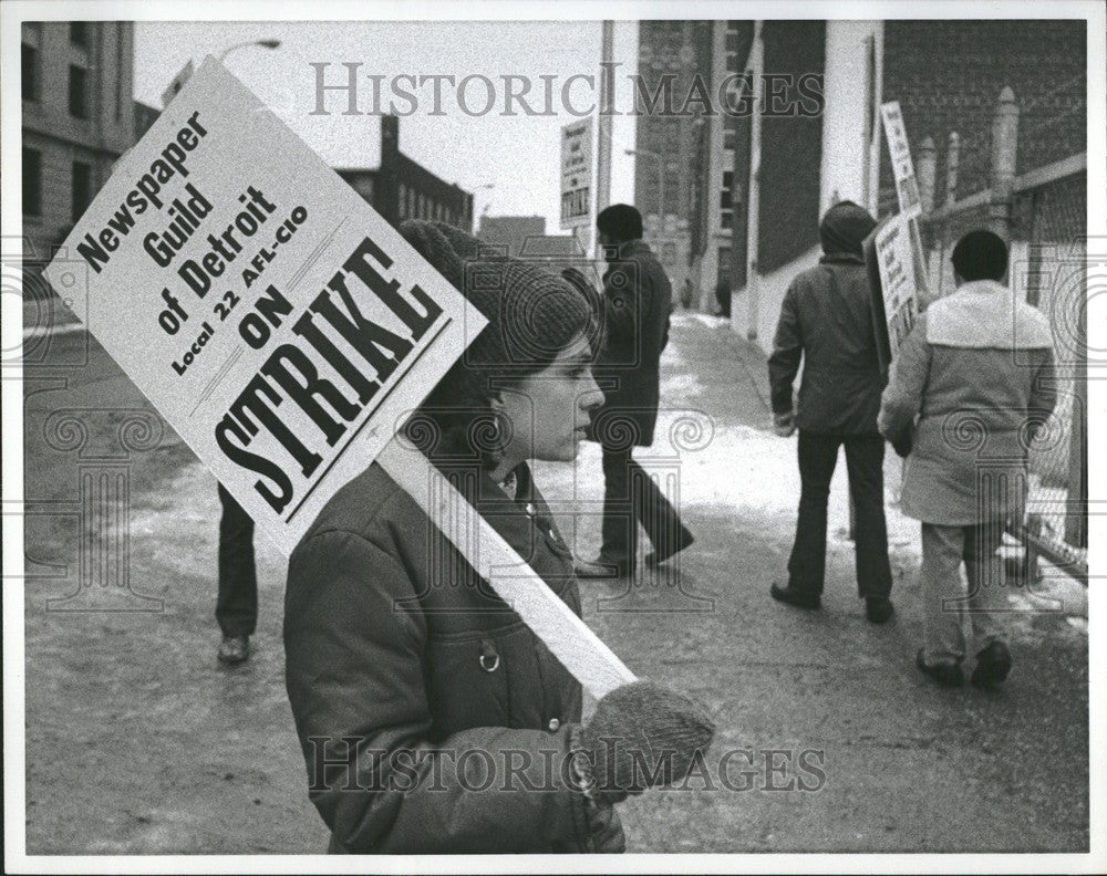 1977 Press Photo Lucia Solorzano Oakland Press Strike - Historic Images