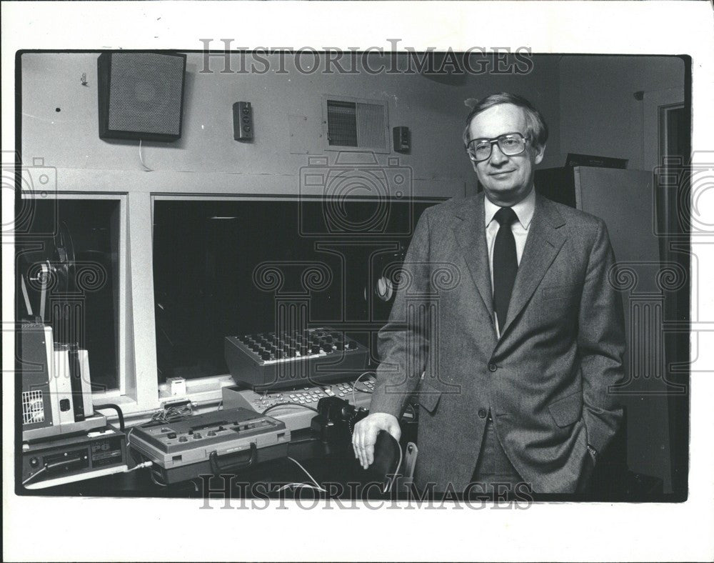 1982 Press Photo W.H. Sandy Corp president - Historic Images