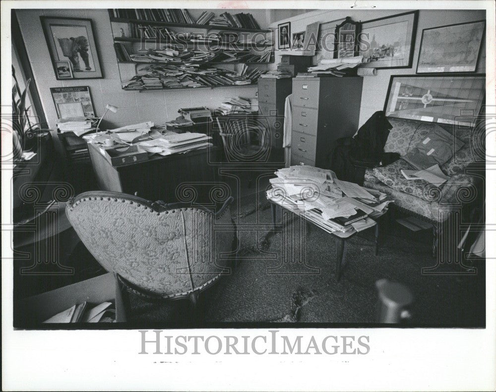 1975 Press Photo office dr. fred dohr wayne state - Historic Images