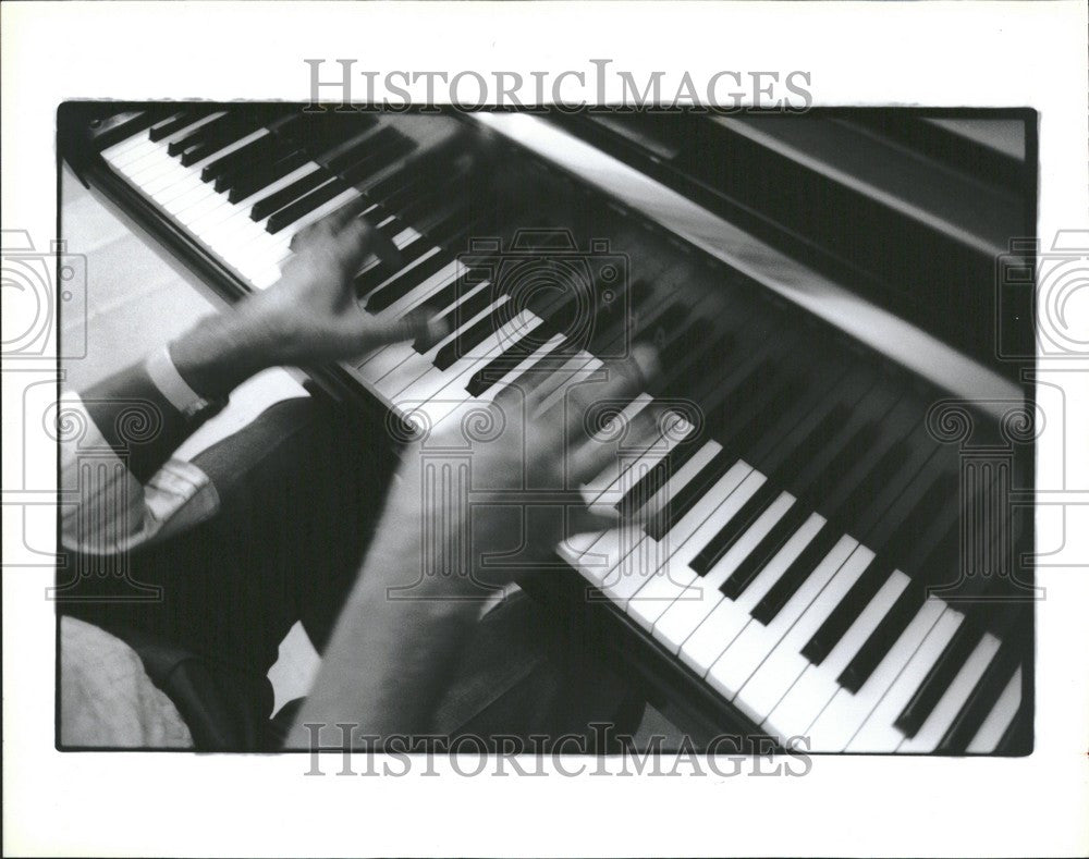 1992 Press Photo Albert Harris &quot;Young at heart&quot; Oldster - Historic Images