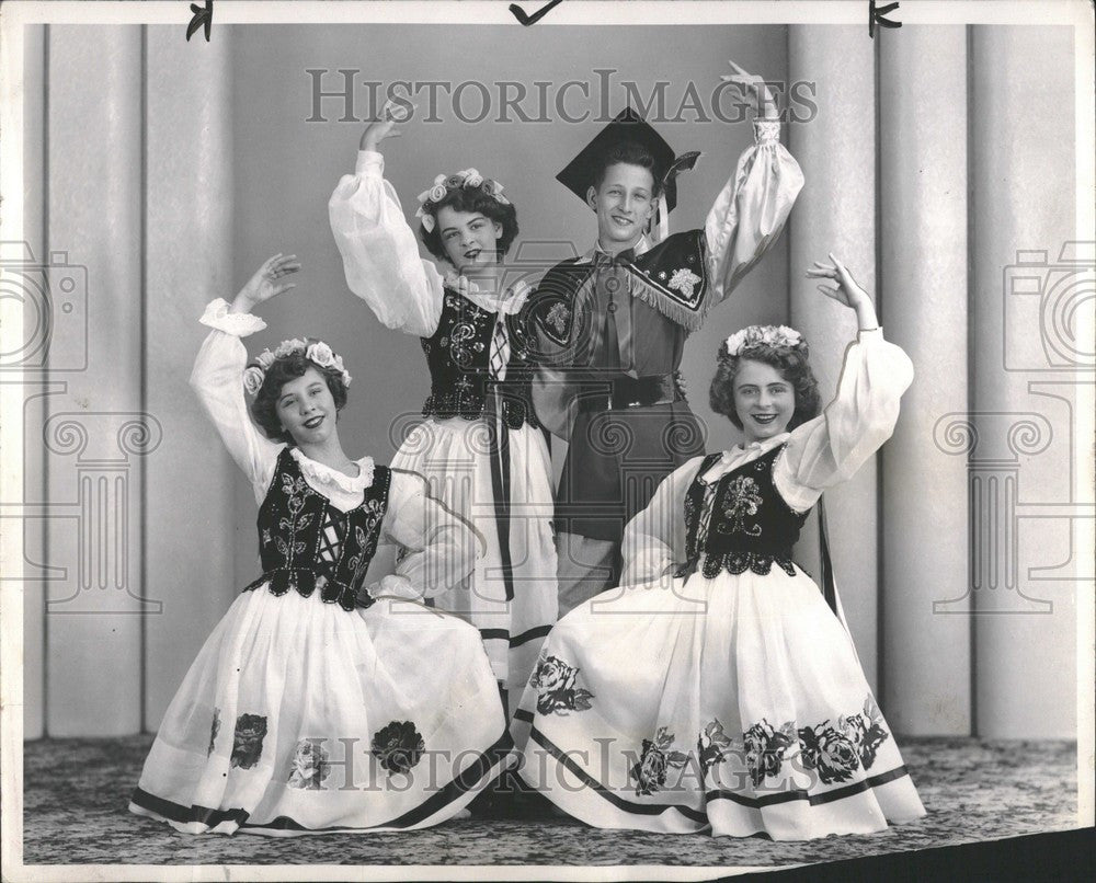 1951 Press Photo DANCERS OLD market festival - Historic Images