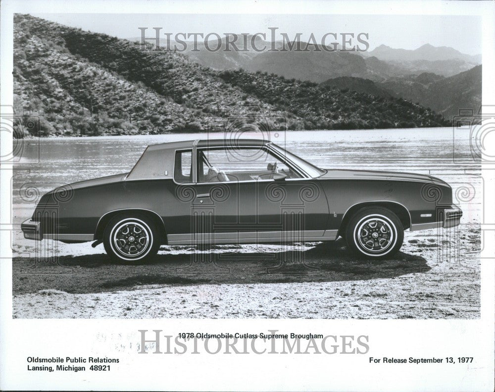 1977 Press Photo Oldsmobile Cutlass Supreme - Historic Images