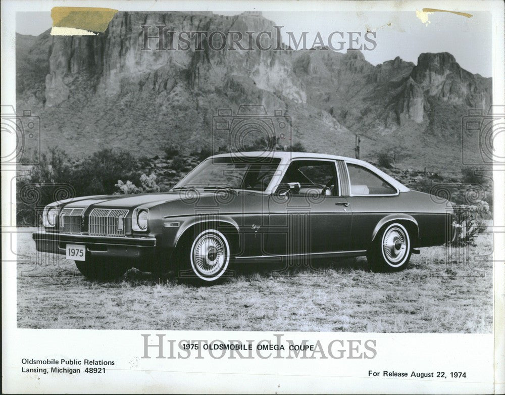 1974 Press Photo 1975 Oldsmobile Omega Coupe Automobile