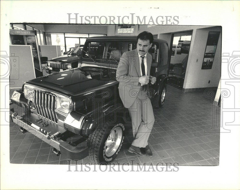 1987 Press Photo John Lewis, Renaul, car dealership - Historic Images