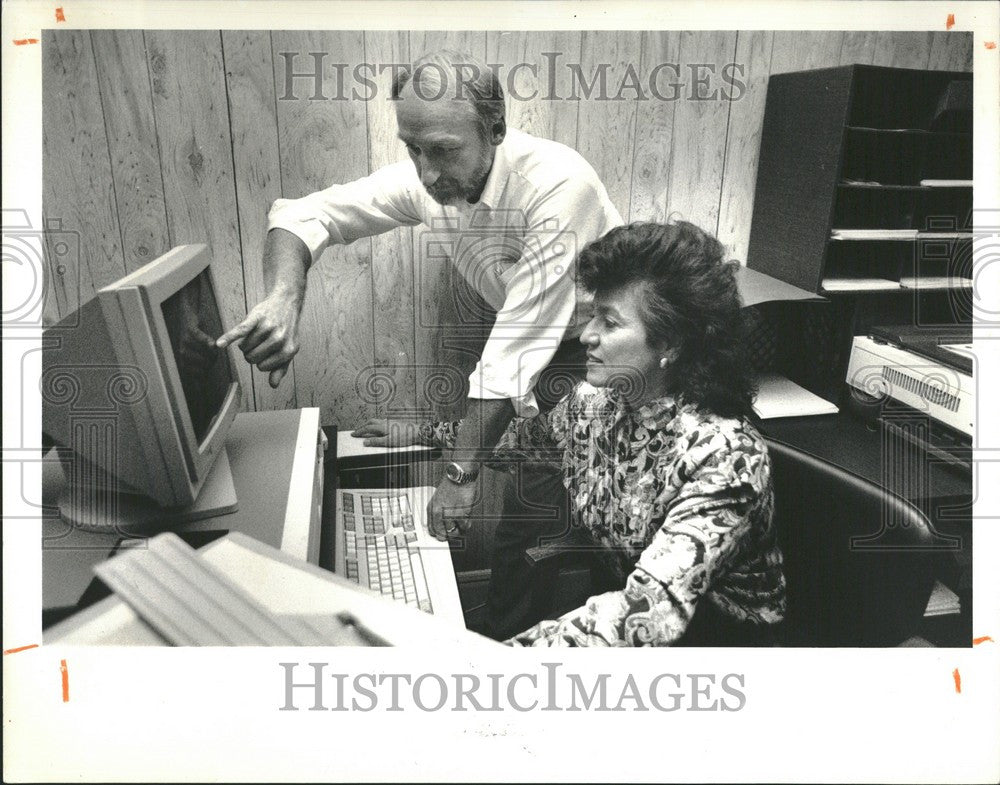 1991 Press Photo Dolores Sanchez E1 Central Publisher - Historic Images