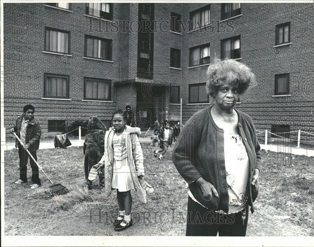 1981 Press Photo Leffries Housing Project Rose Bell - Historic Images