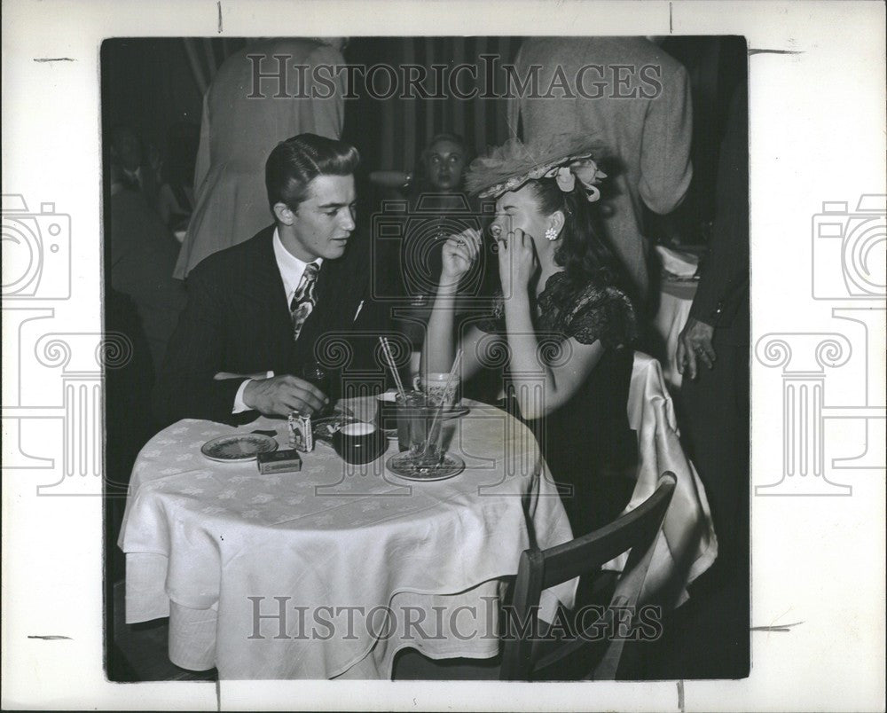 1945 Press Photo Jane Withers John Sands - Historic Images