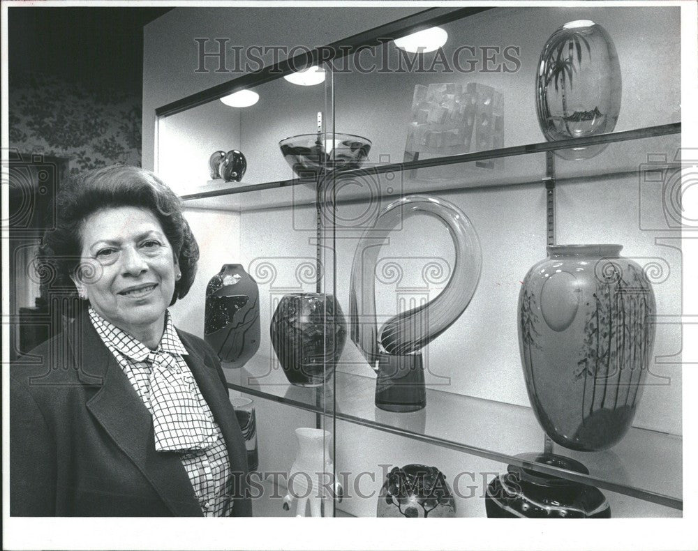 1972 Press Photo Jean Sosin Art Glass Collection - Historic Images