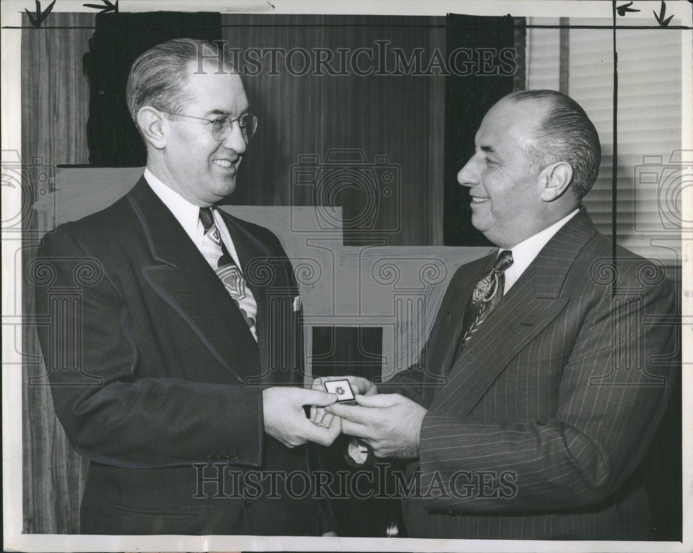 1950 Press Photo P J Hogan, R C (Bob) Somerville - Historic Images