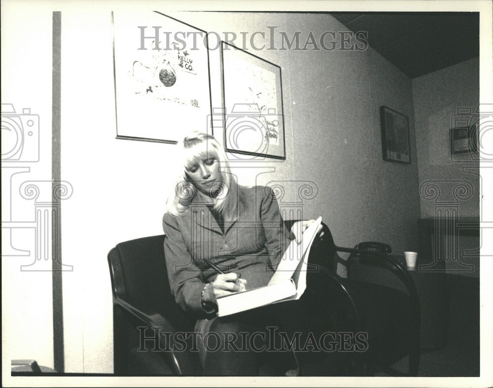 1988 Press Photo Suzanne Somers Actress Author Singer - Historic Images