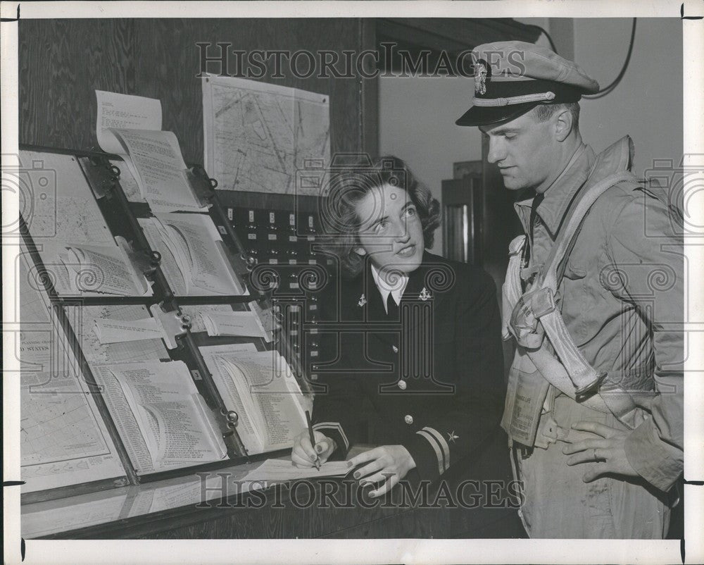 1948 Press Photo Snyder weather Ensign Ronald Grosse - Historic Images