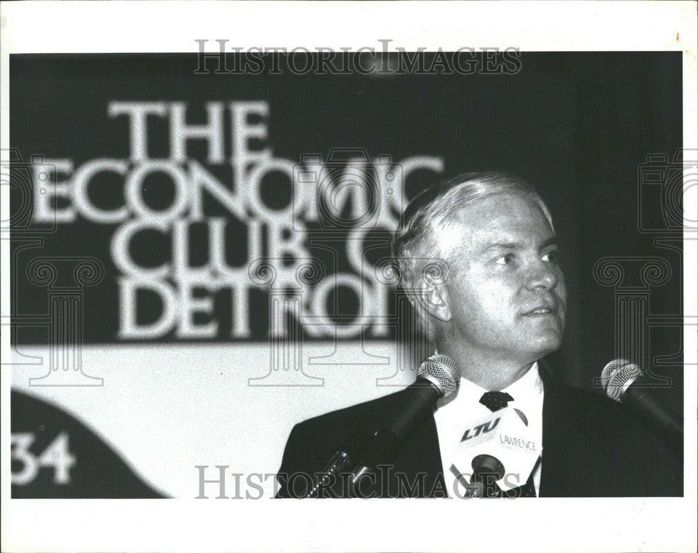 1992 Press Photo Robert Gates Economic Club Detroit - Historic Images