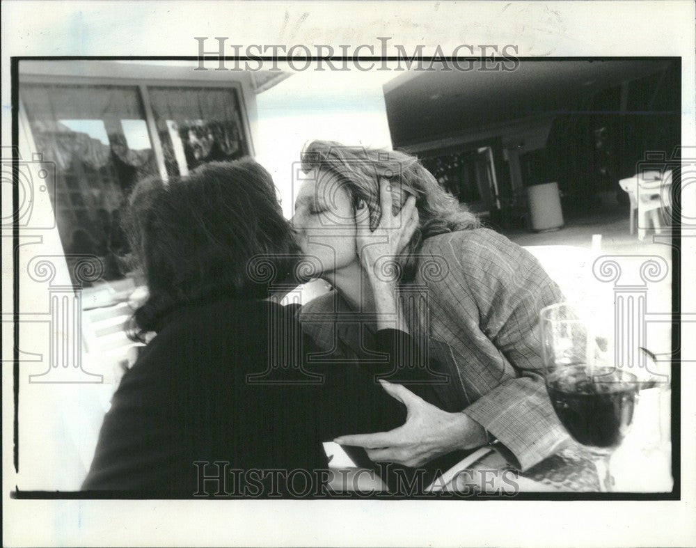 1992 Press Photo Mary Fisher meets mother Marjorie. - Historic Images