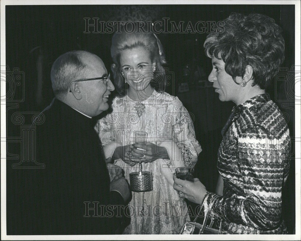 1969 Press Photo Mrs. Walter Fisher Bernard Costello Jr - Historic Images