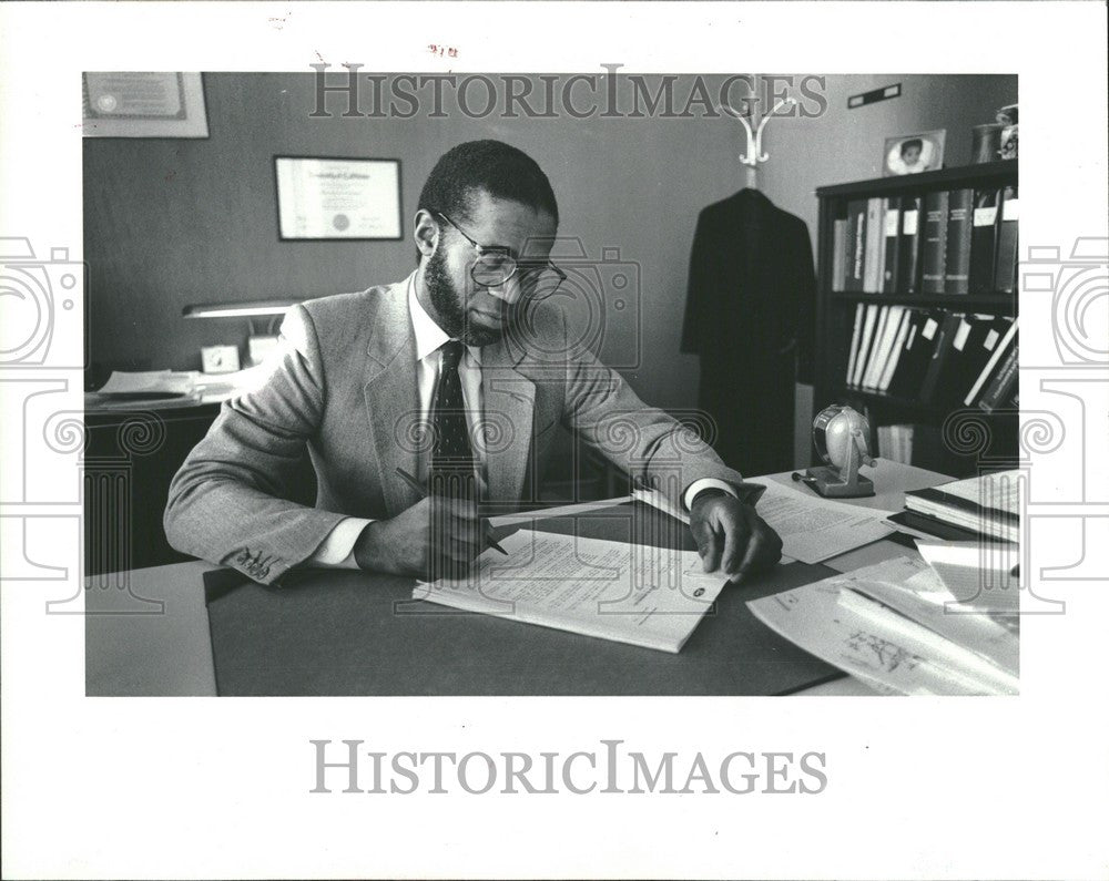 1983 Press Photo Marion Wheeler attorney Ford World HQ - Historic Images