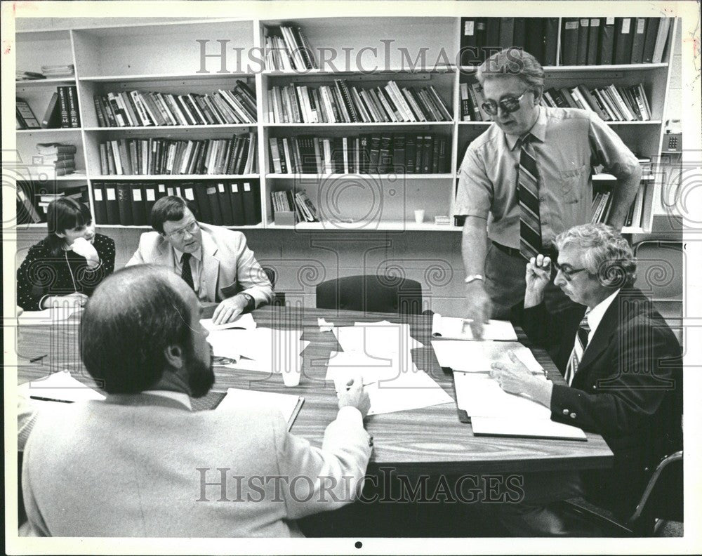 1984 Press Photo Dr.Lennie Wells District Meeting Class - Historic Images