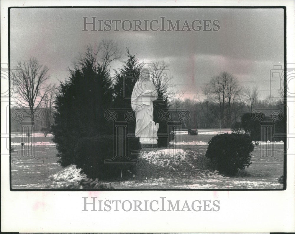 1988 Press Photo Statue of St. John Garden of Apostles - Historic Images