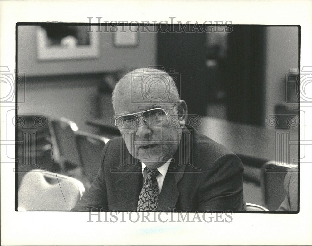 1988 Press Photo Robert Wenczyk Auto Health Safety - Historic Images