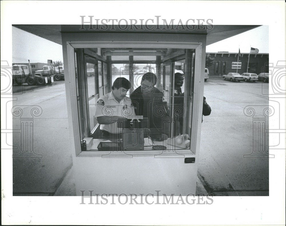 1986 Press Photo Norma Taylor Nation Wide Security - Historic Images